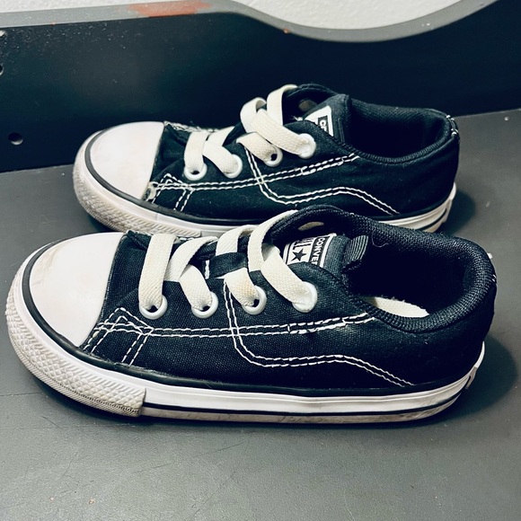 Converse Black and White Low-Tops - Kids size 8 - Picture 1 of 8